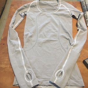 Lululemon Long sleeve with thumb holes